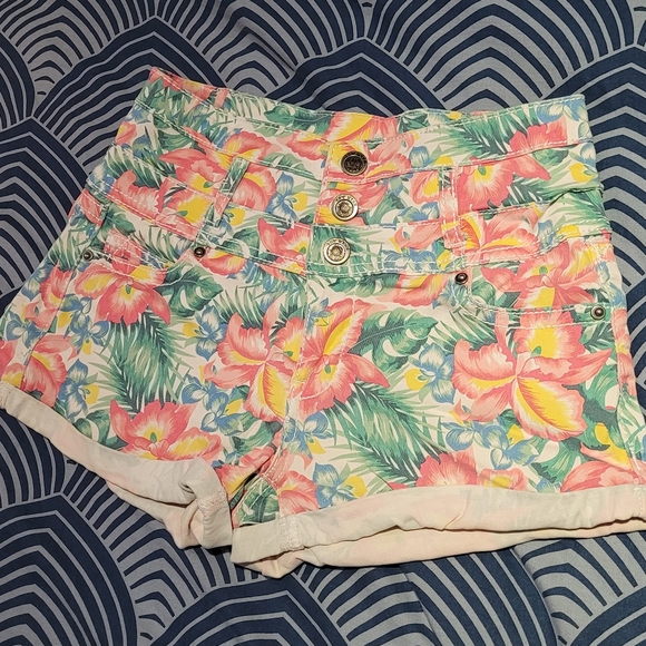 Hawaiian Print Shorts - Picture 1 of 5